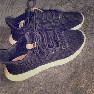 Size 8 , black and gray Adidas shoes